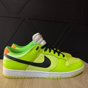 Nike Dunk Low SE “Splash Volt”